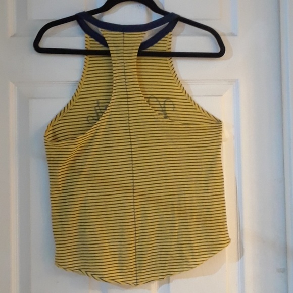 Nice top - Picture 3 of 4